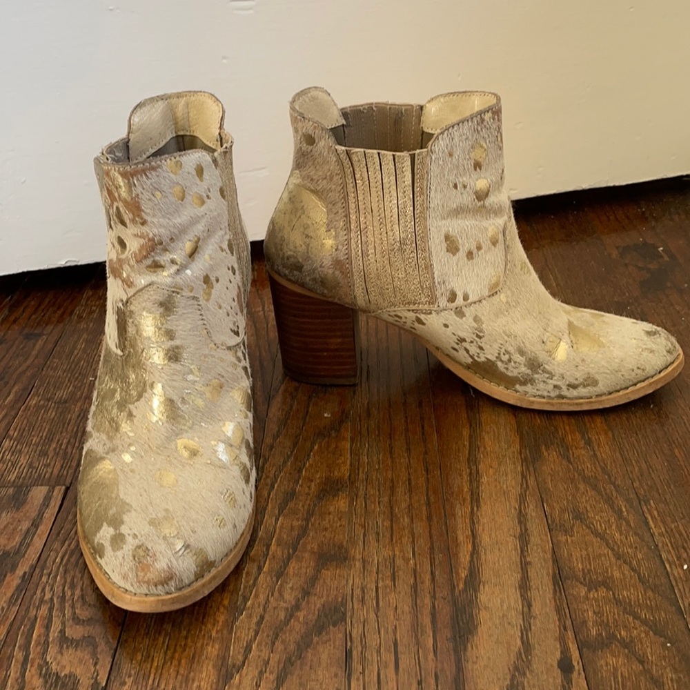 ankle cowboy boots with gold paint detailing
